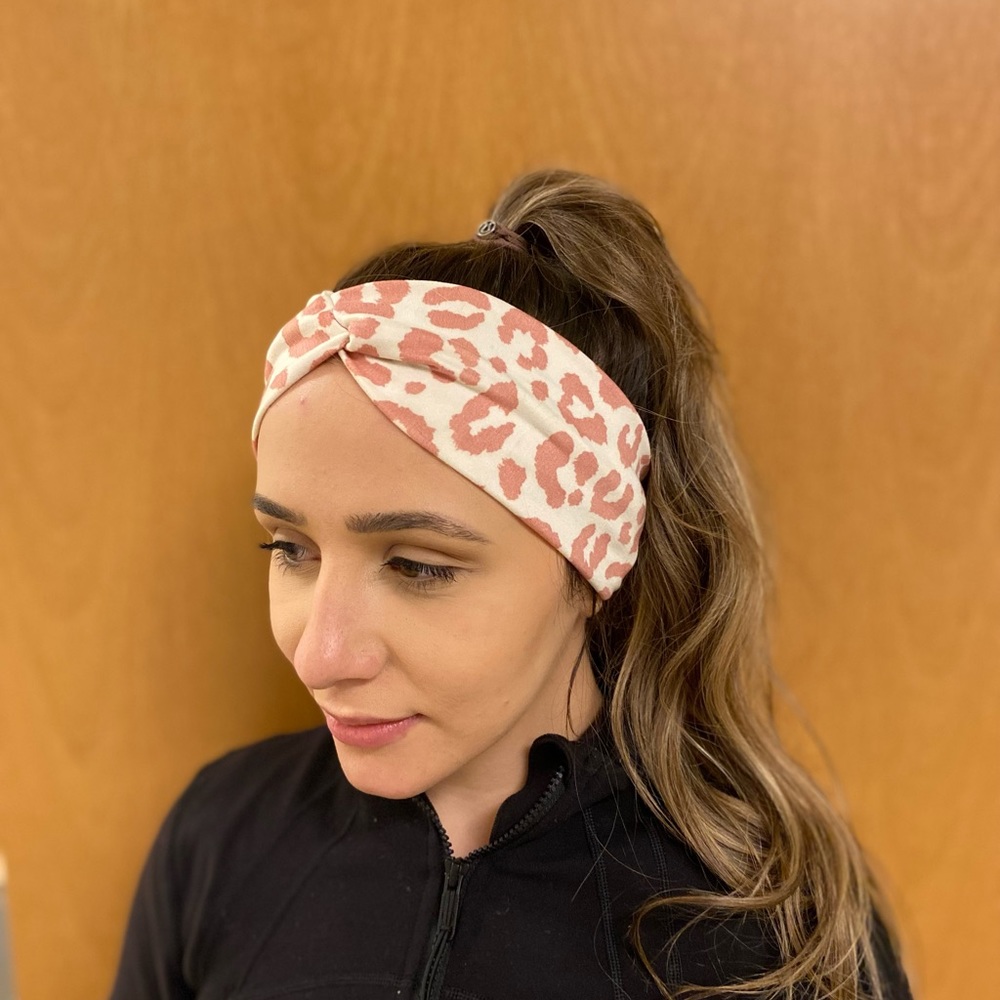 Headbands with or without buttons. Just let me know :)